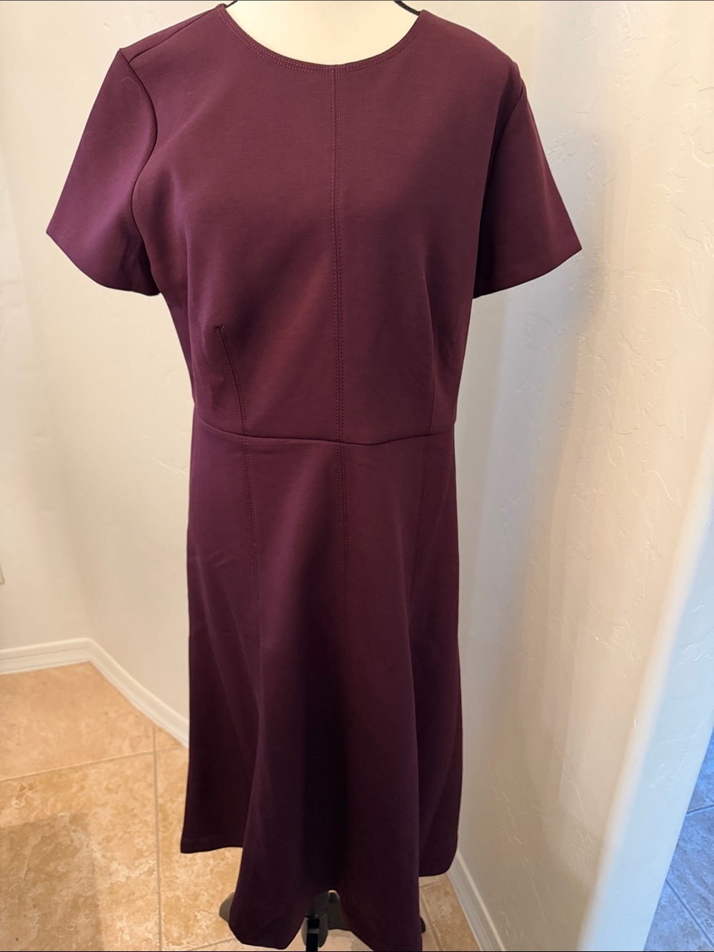 Brand Nee Ann Taylor Plum Short-Sleeve Midi Dress. Relaxed fitting.